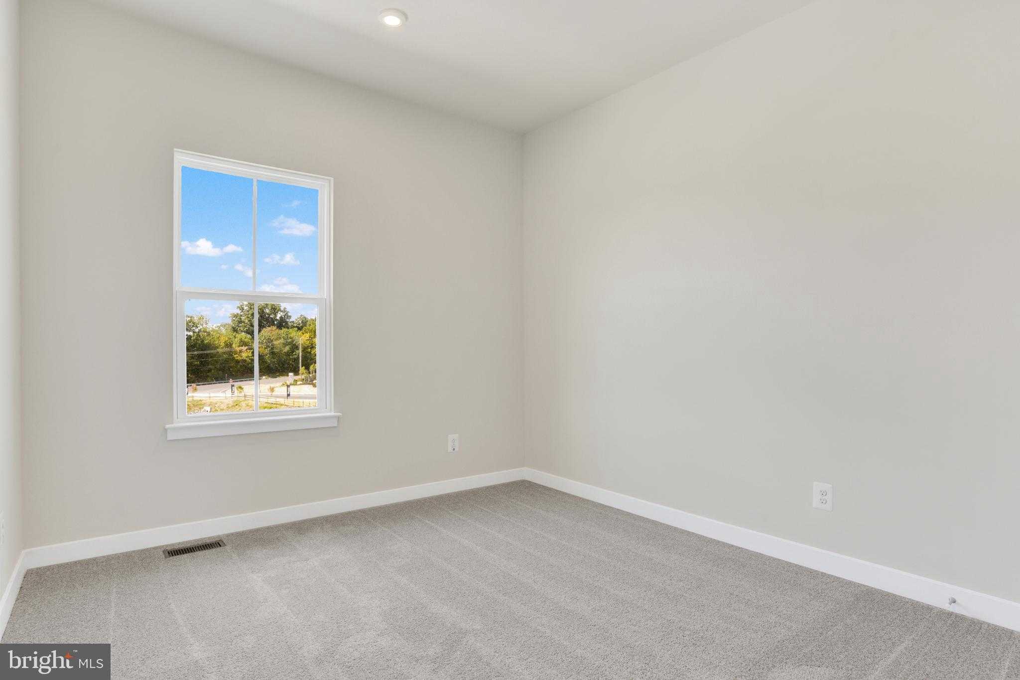 71 Railroad Ave photo 23