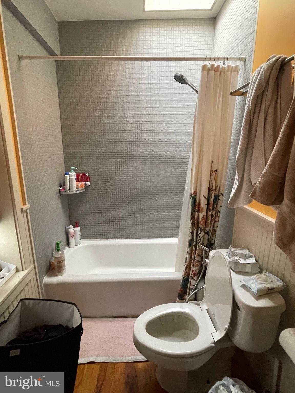 1812 W Master St photo 14