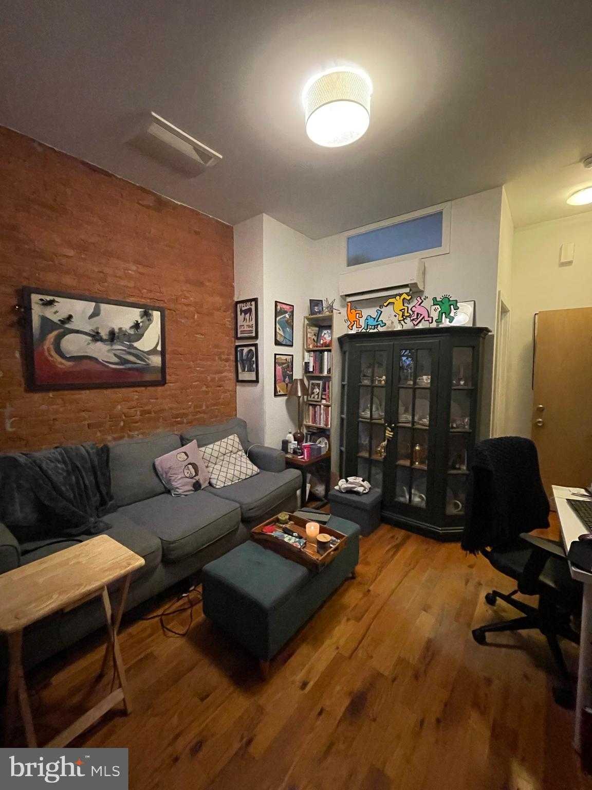 1812 W Master St photo 18