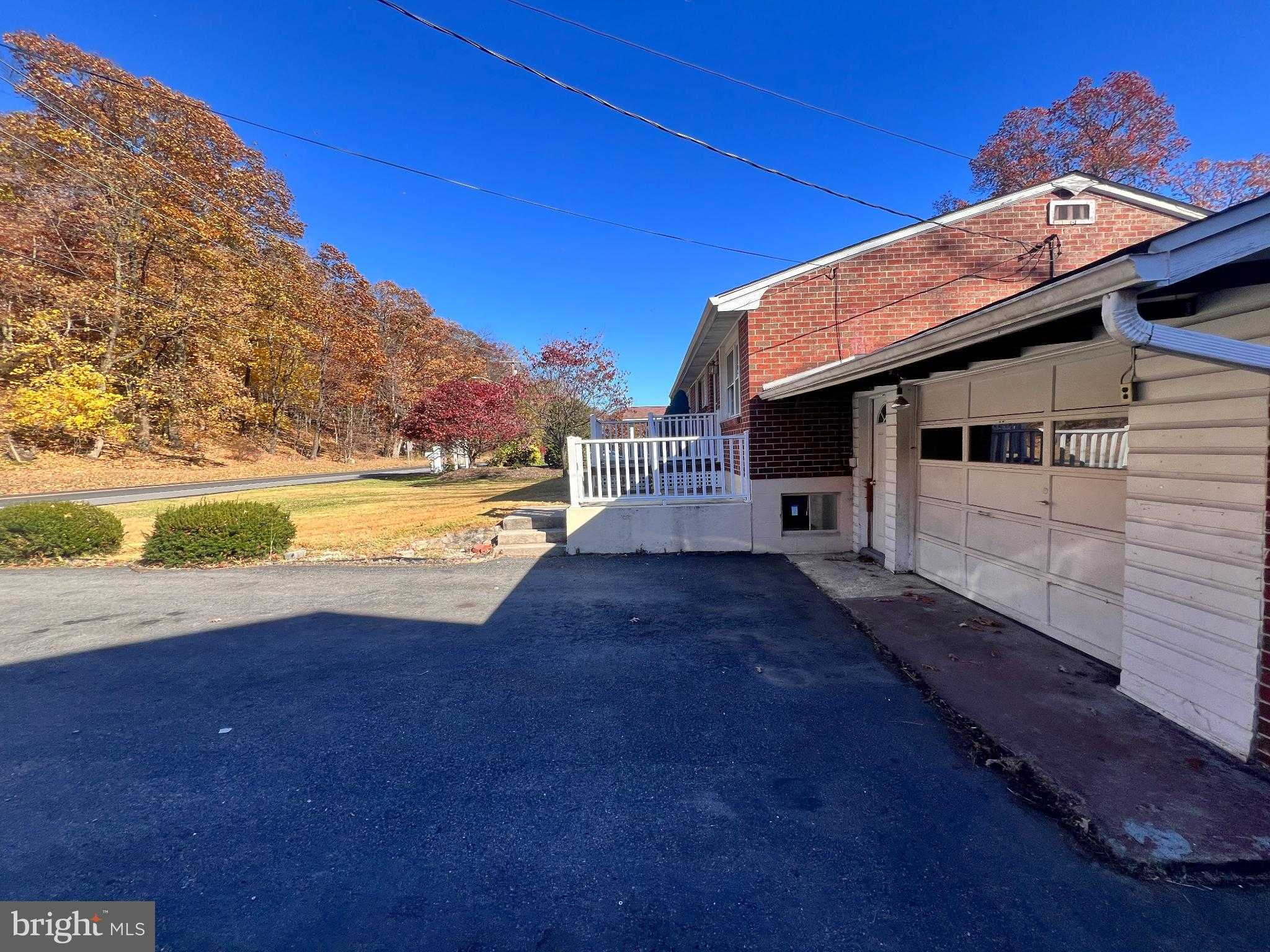 1074 Braddock Rd photo 2