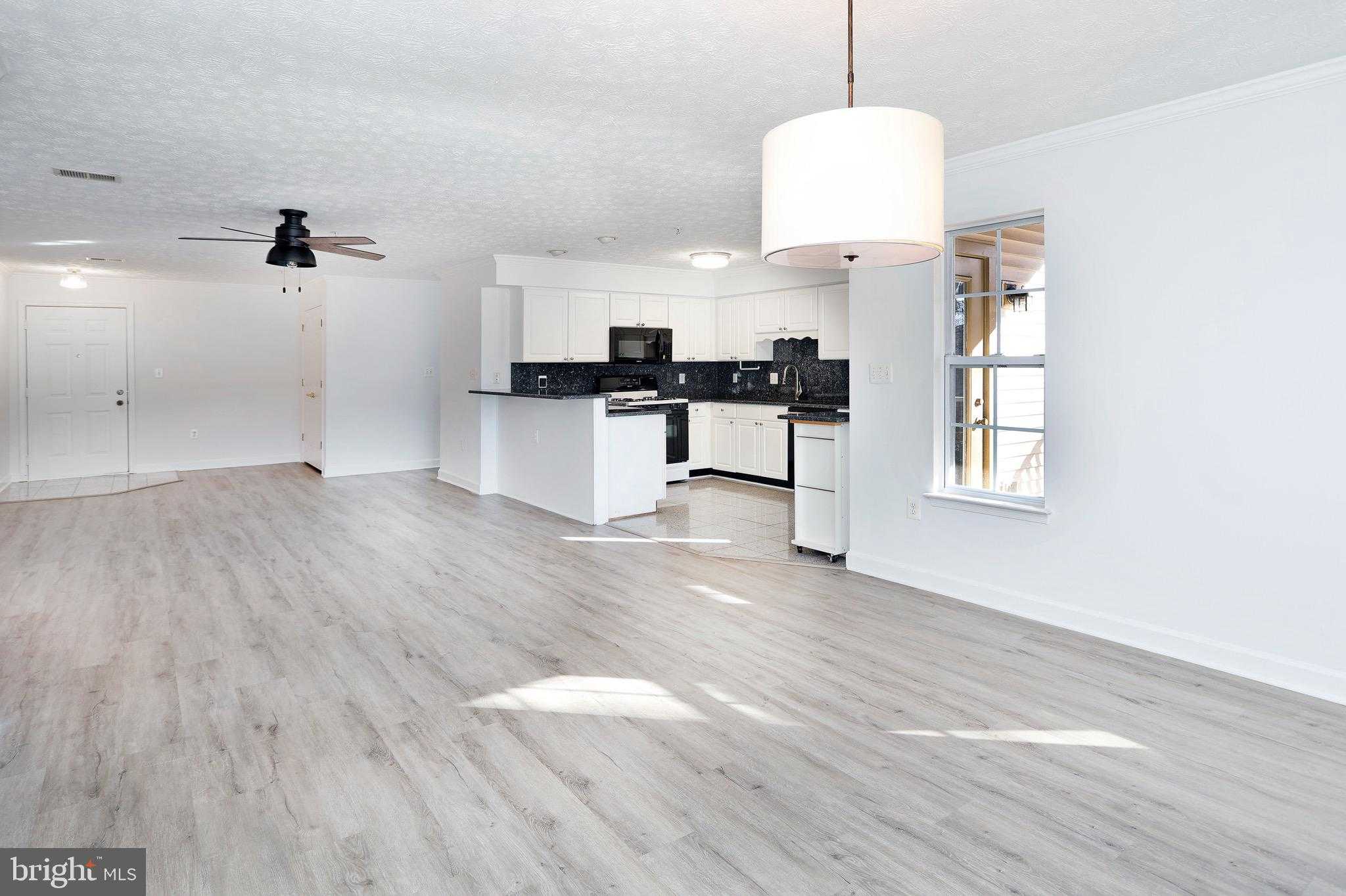 629 Admiral Dr Unit 206 photo 14