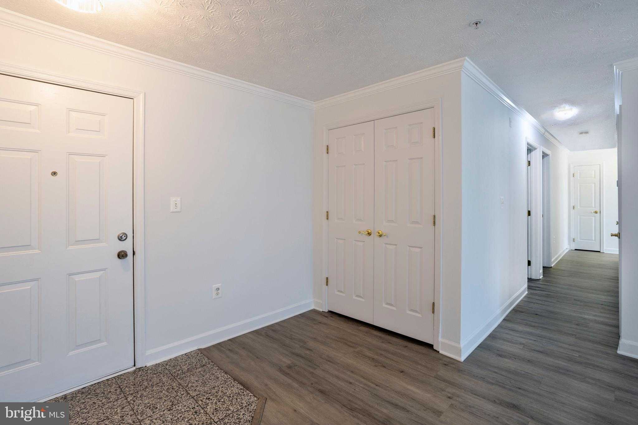 629 Admiral Dr Unit 206 photo 15