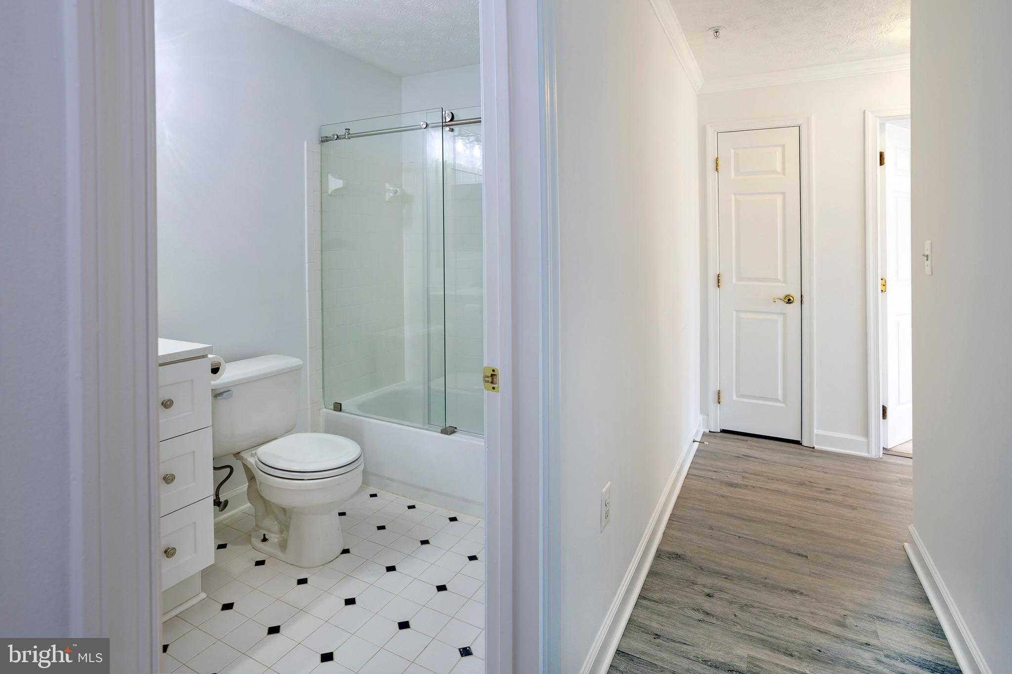 629 Admiral Dr Unit 206 photo 17