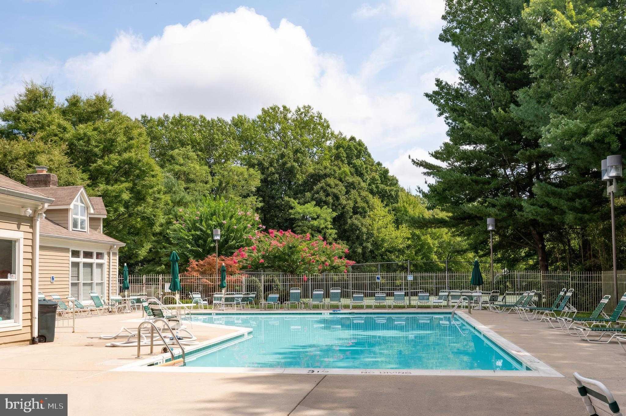 629 Admiral Dr Unit 206 photo 31