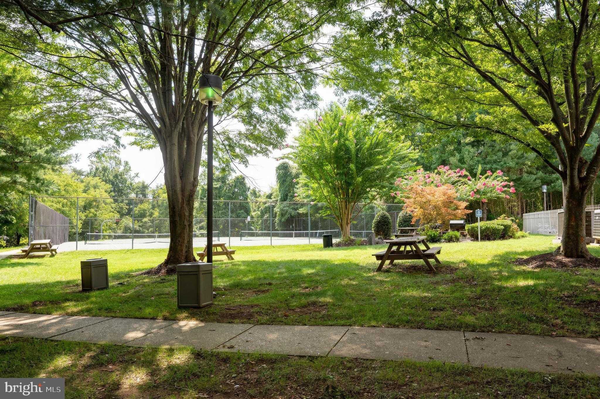 629 Admiral Dr Unit 206 photo 34