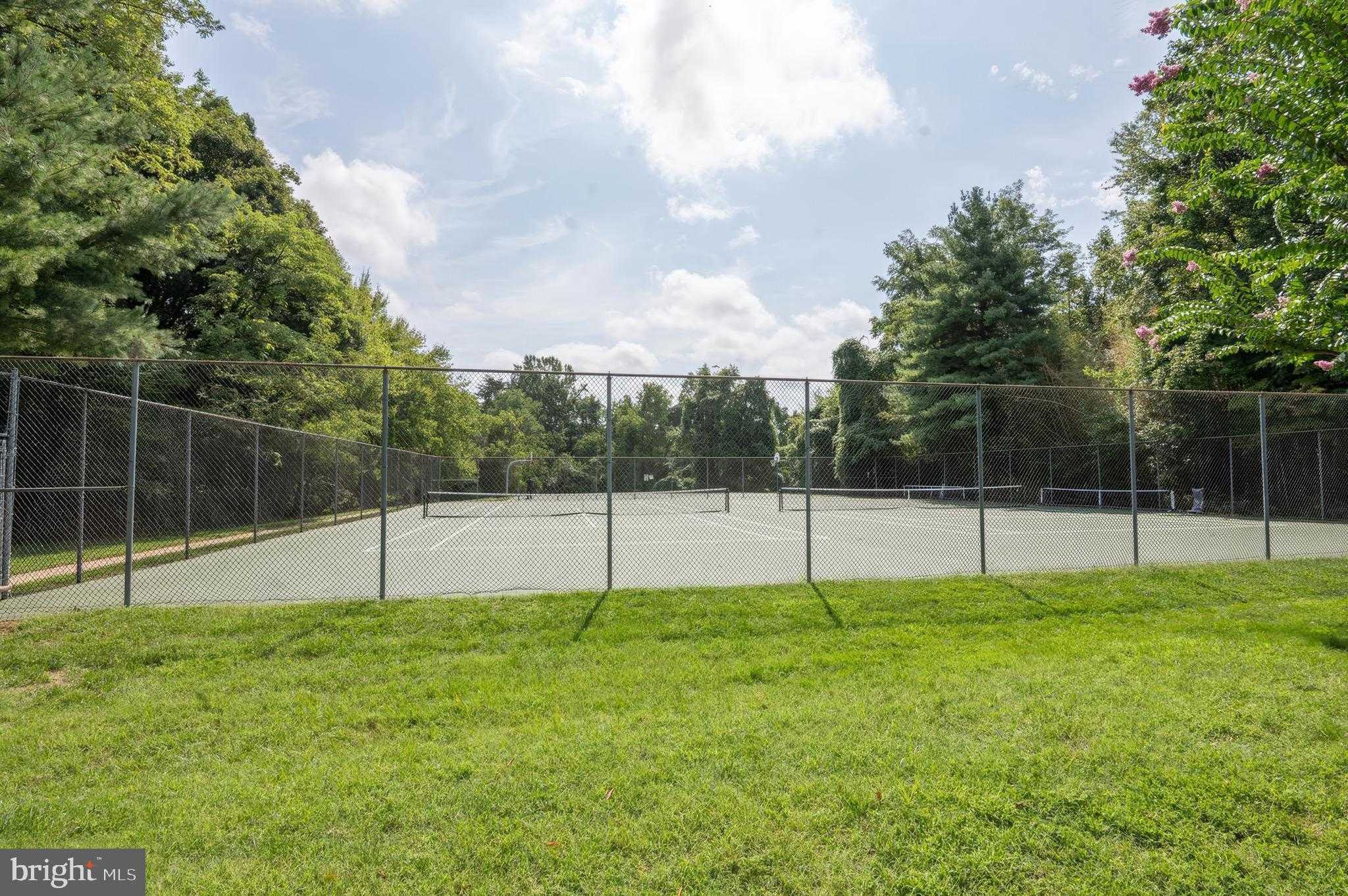 629 Admiral Dr Unit 206 photo 35