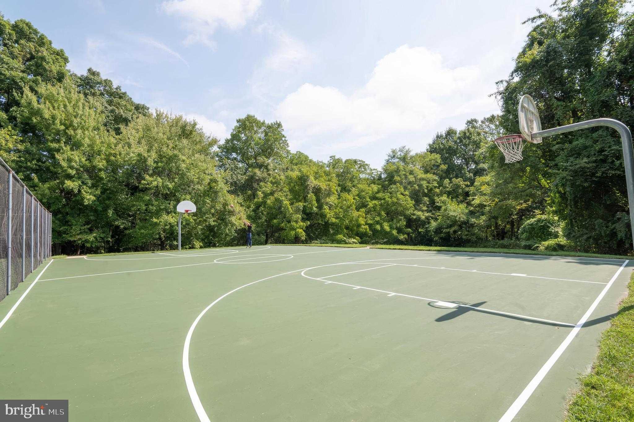 629 Admiral Dr Unit 206 photo 36