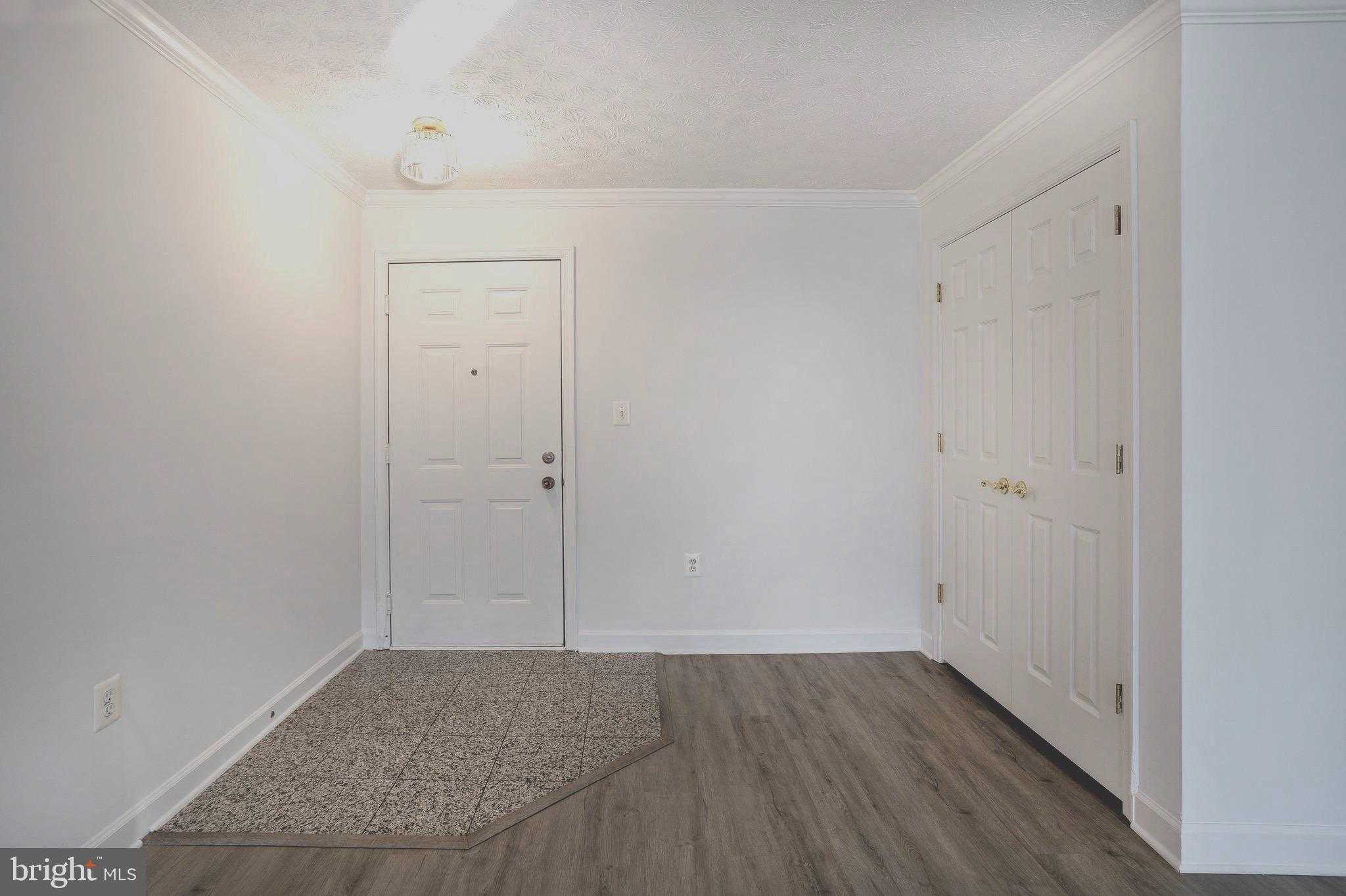 629 Admiral Dr Unit 206 photo 4