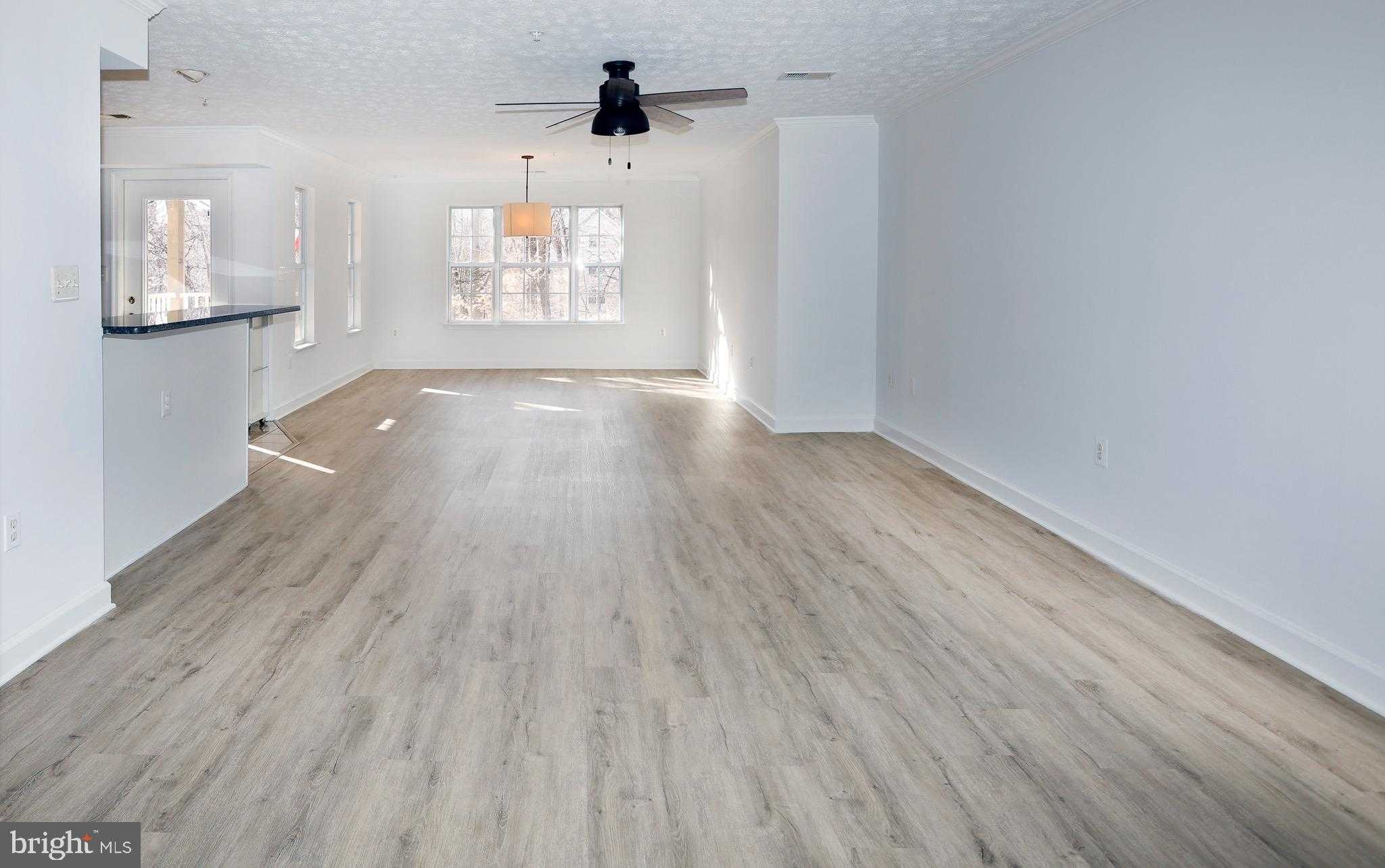 629 Admiral Dr Unit 206 photo 6