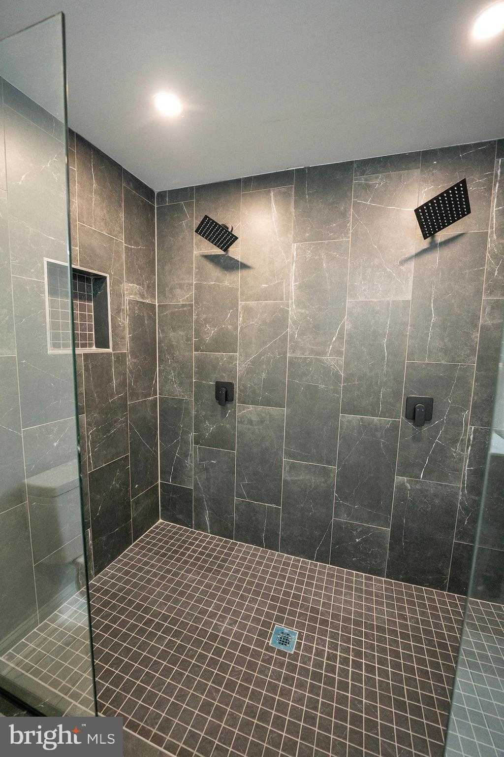 2005 N Lawrence St photo 24