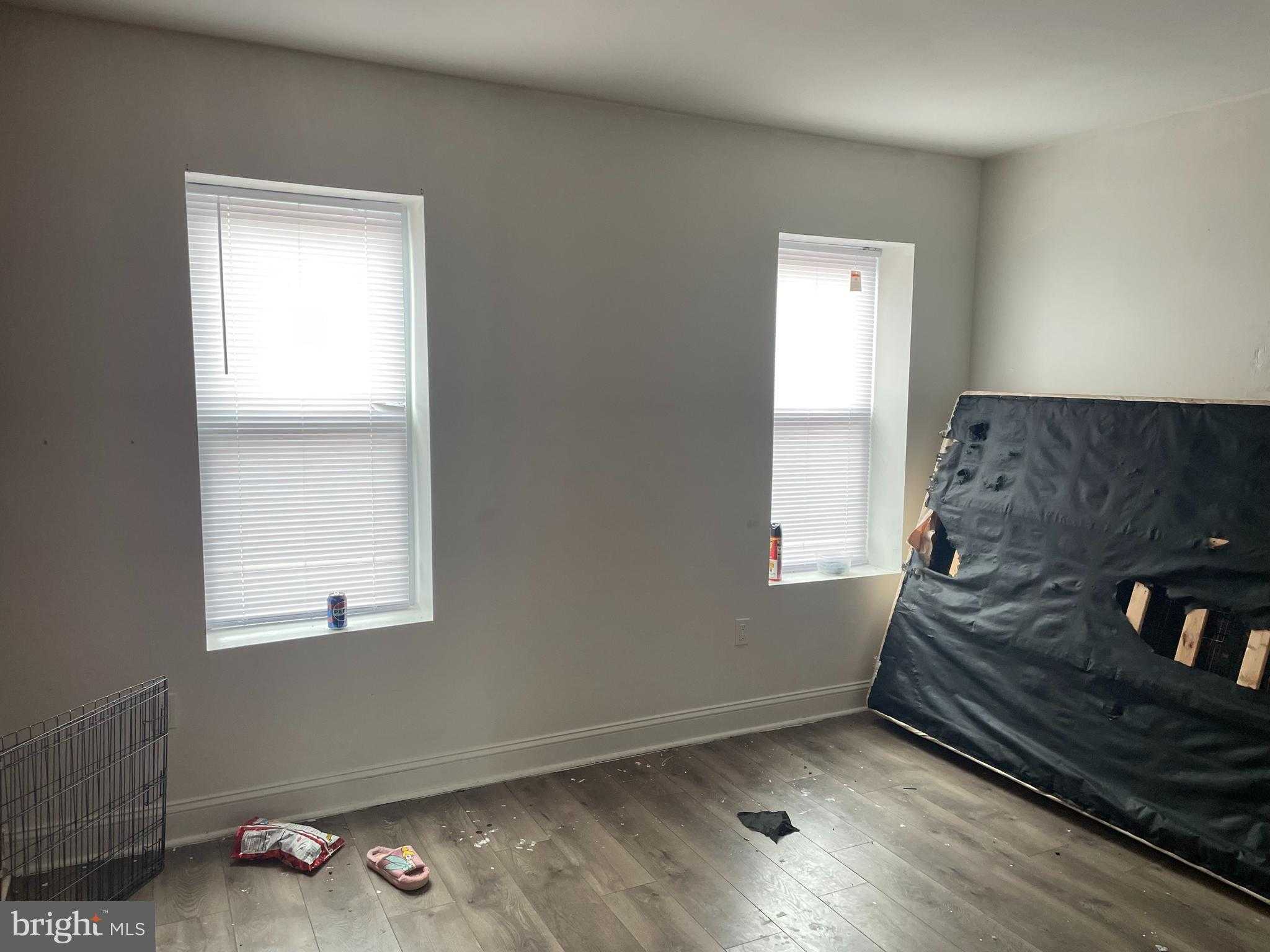 3127 N Chadwick St photo 2