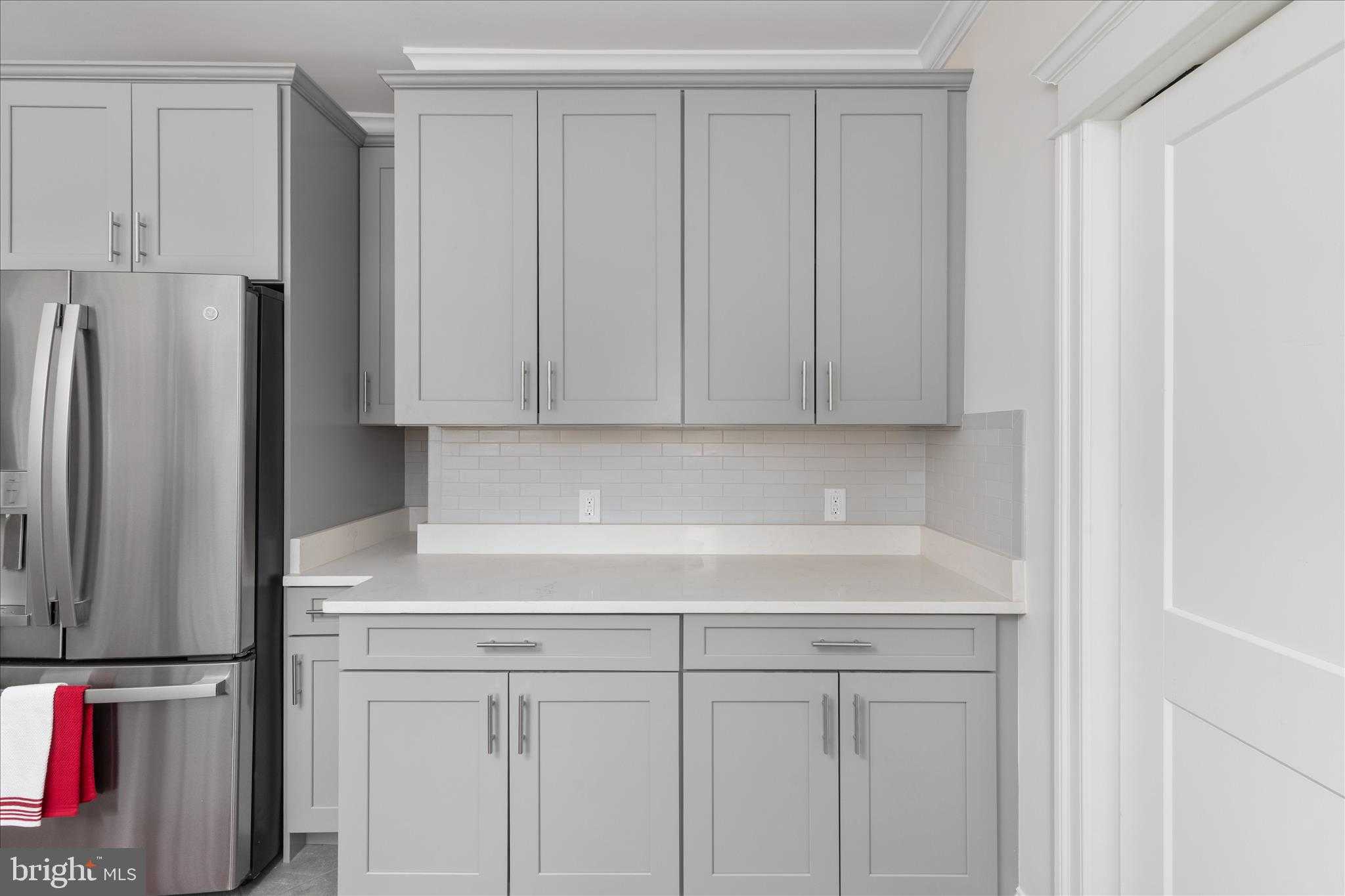 422 N Main St photo 15