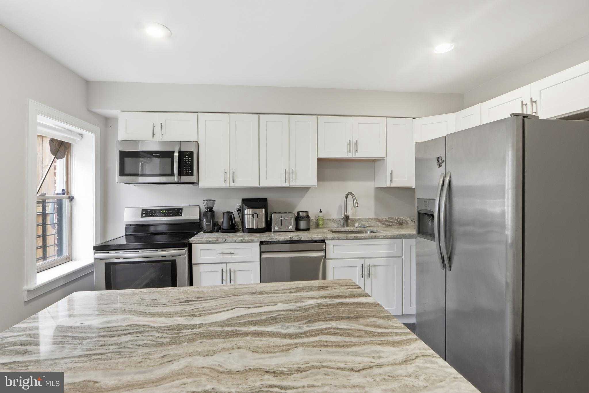 711 Scott St photo 12