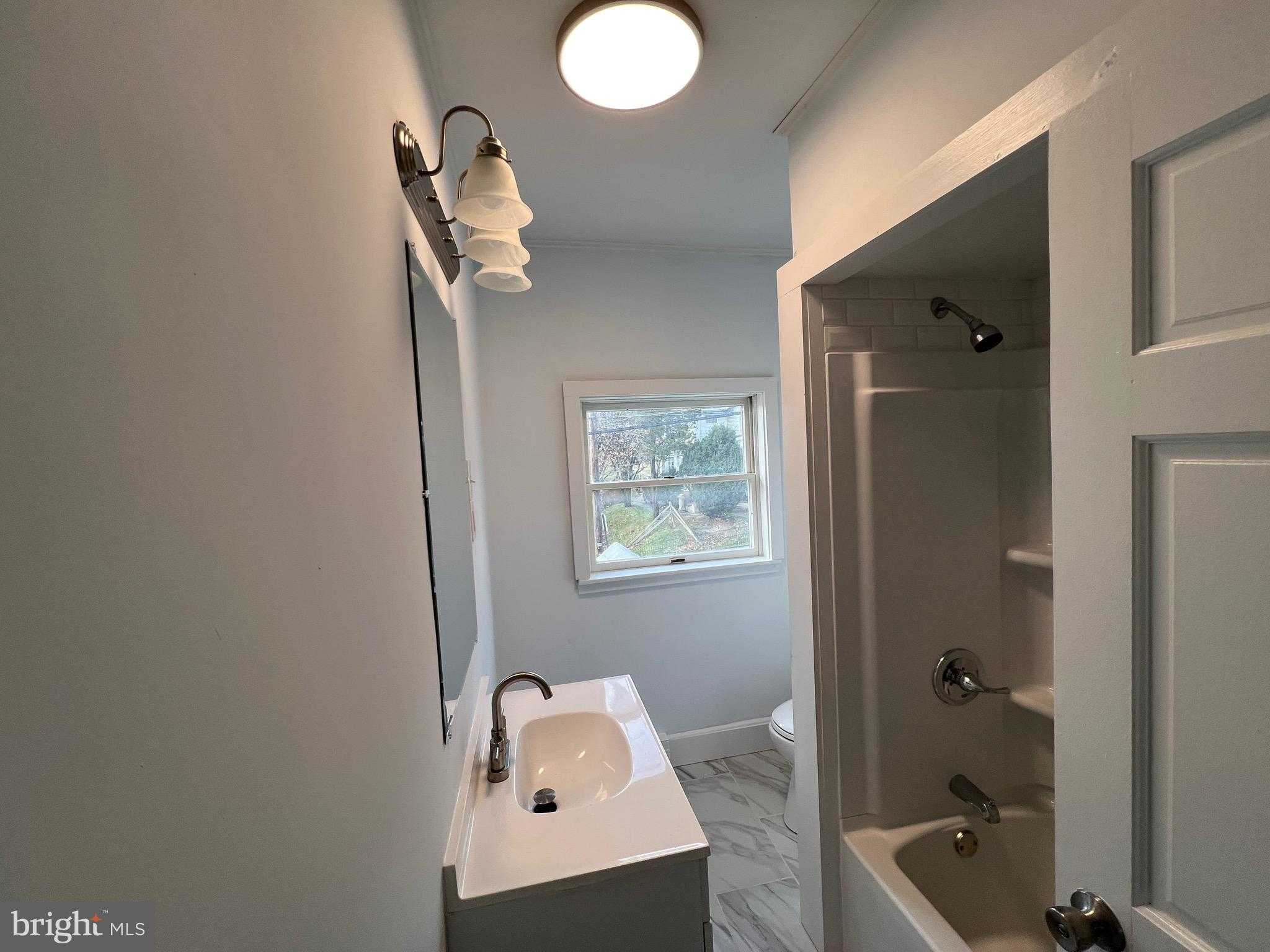 405 N Front St photo 14