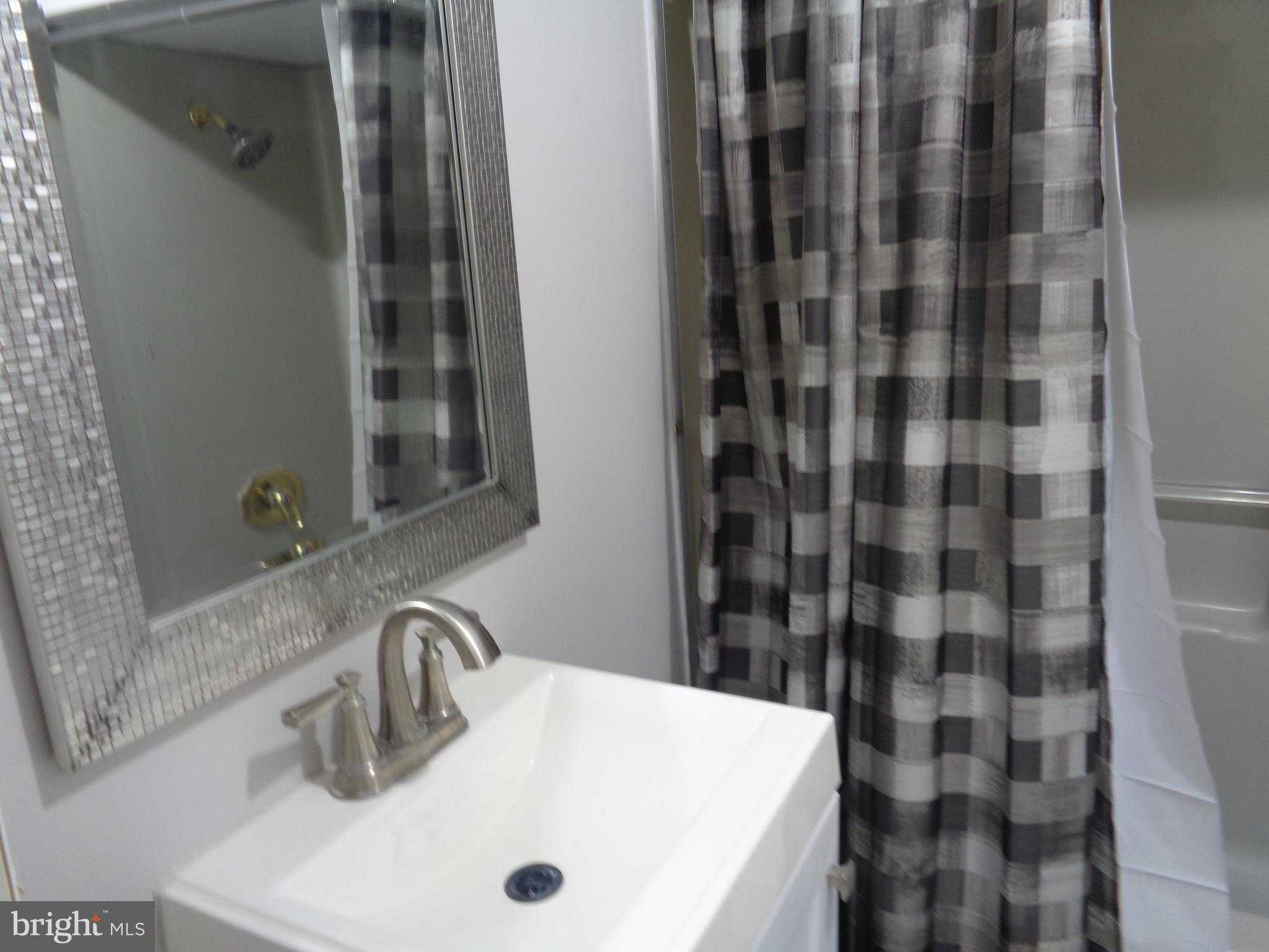 728 W Erie Ave photo 24