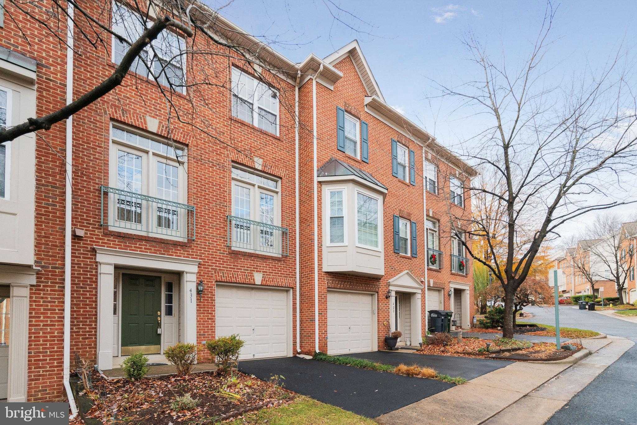 431 Stanton Pl photo 4