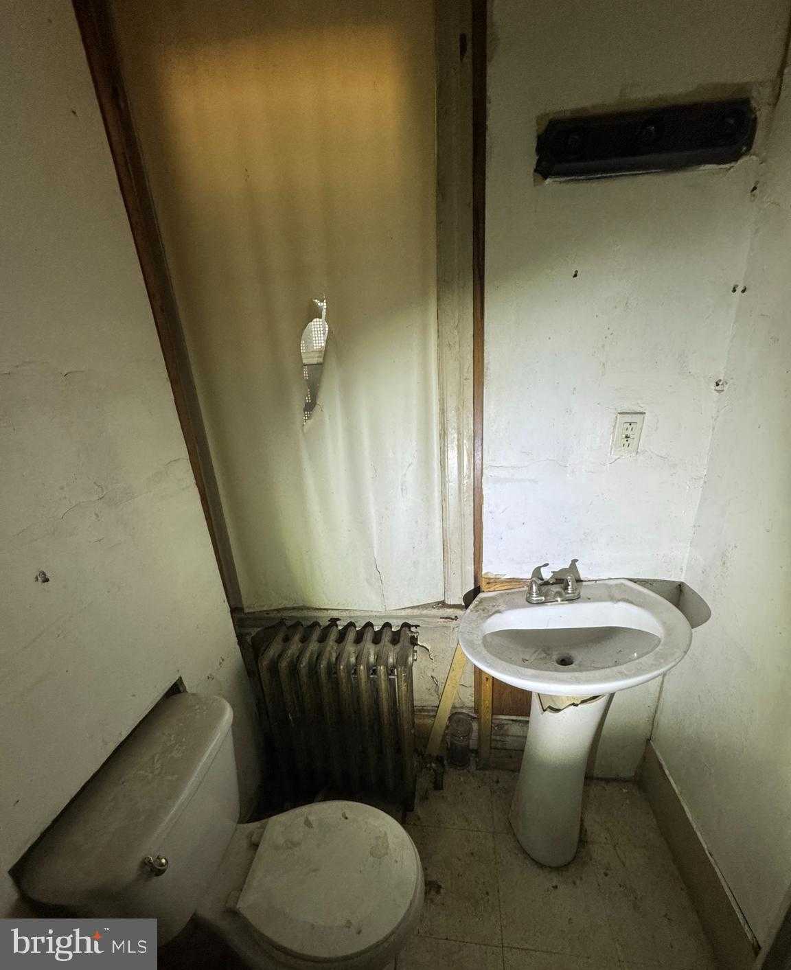 338 N Robinson St photo 9