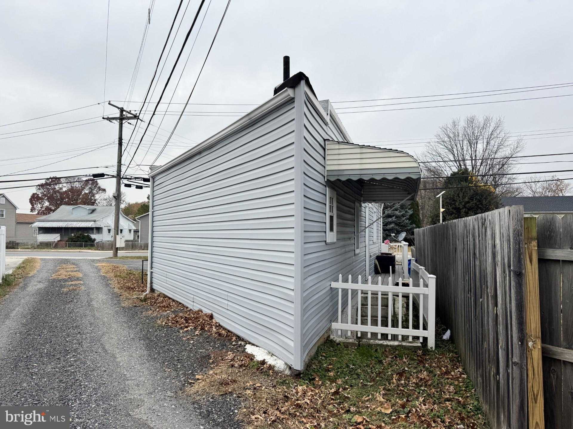 201 Mace Ave photo 3