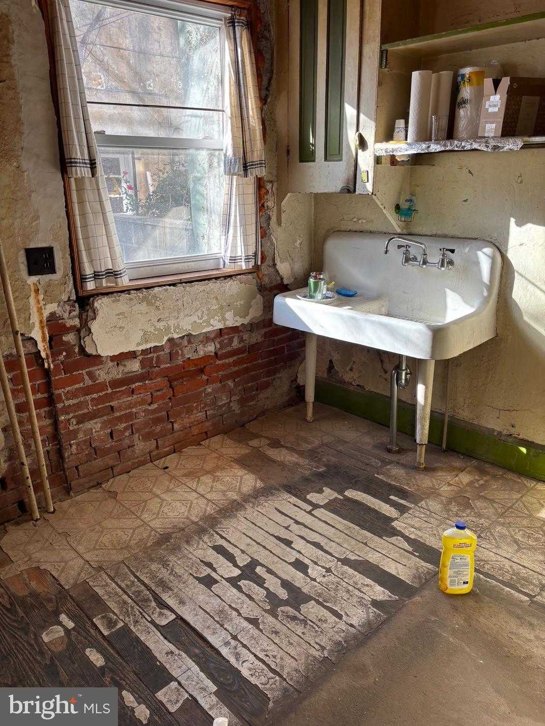 904 Greenwich St photo 5