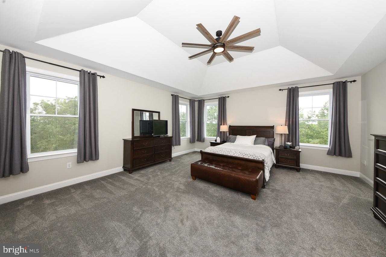 8 Elizabeth Ln photo 27