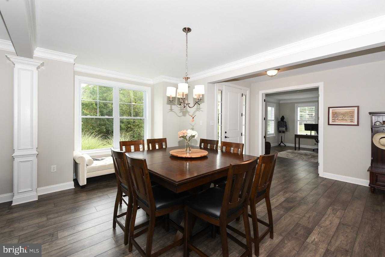 8 Elizabeth Ln photo 9