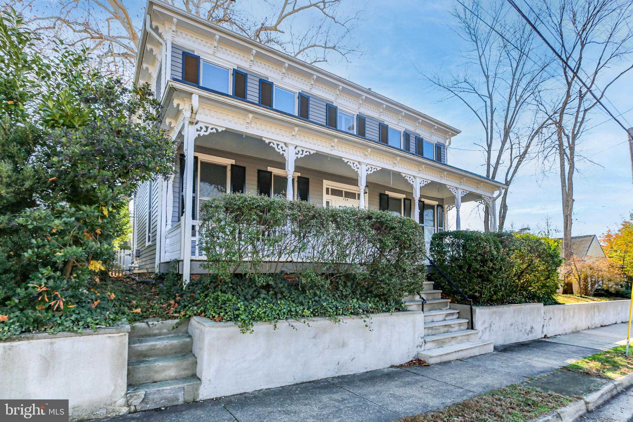 724 William St photo 55