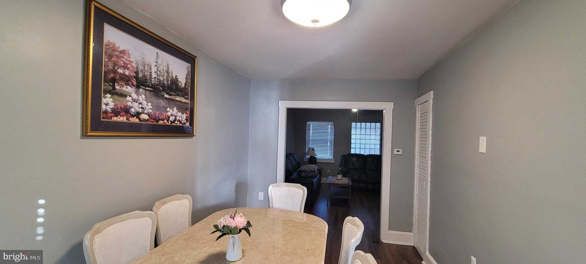 1022 W Oregon Ave photo 10