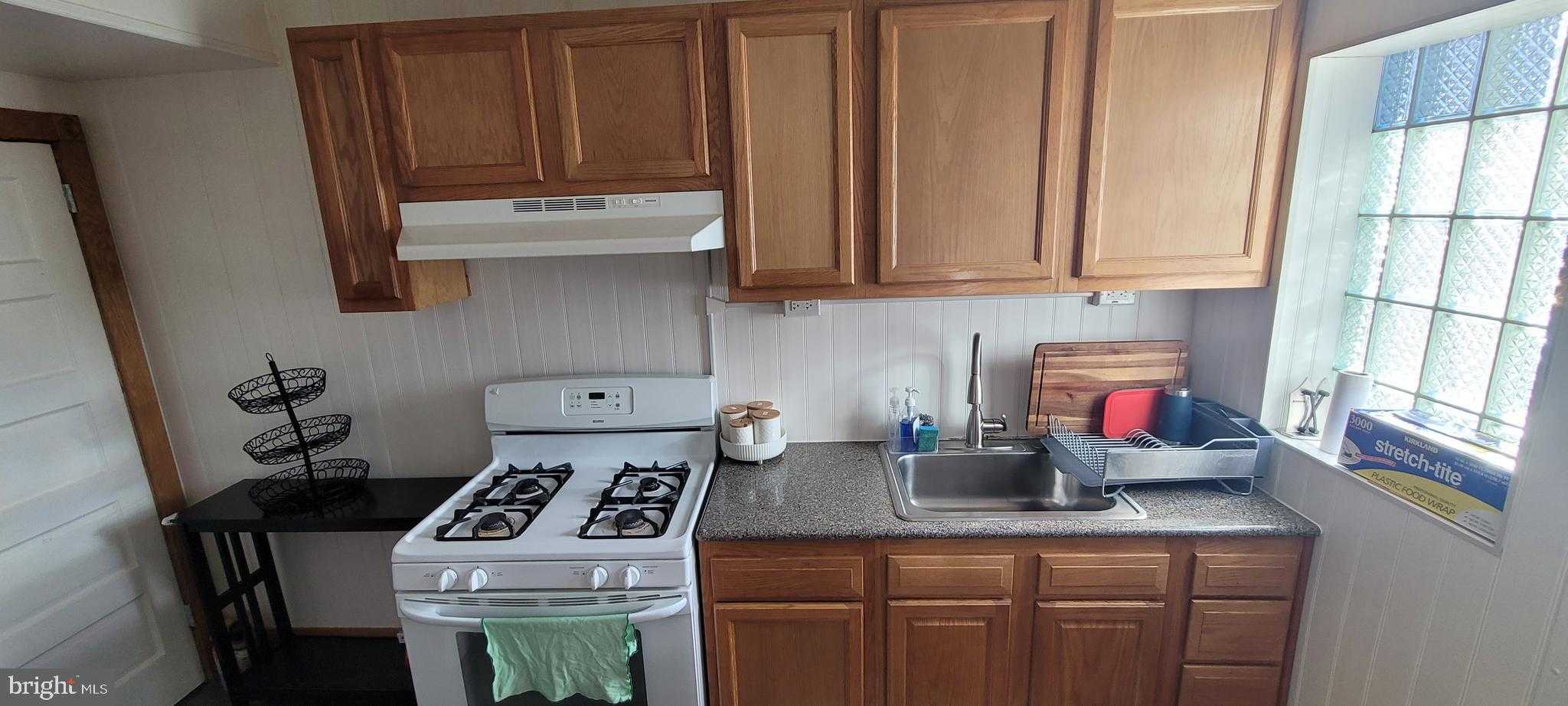 1022 W Oregon Ave photo 12