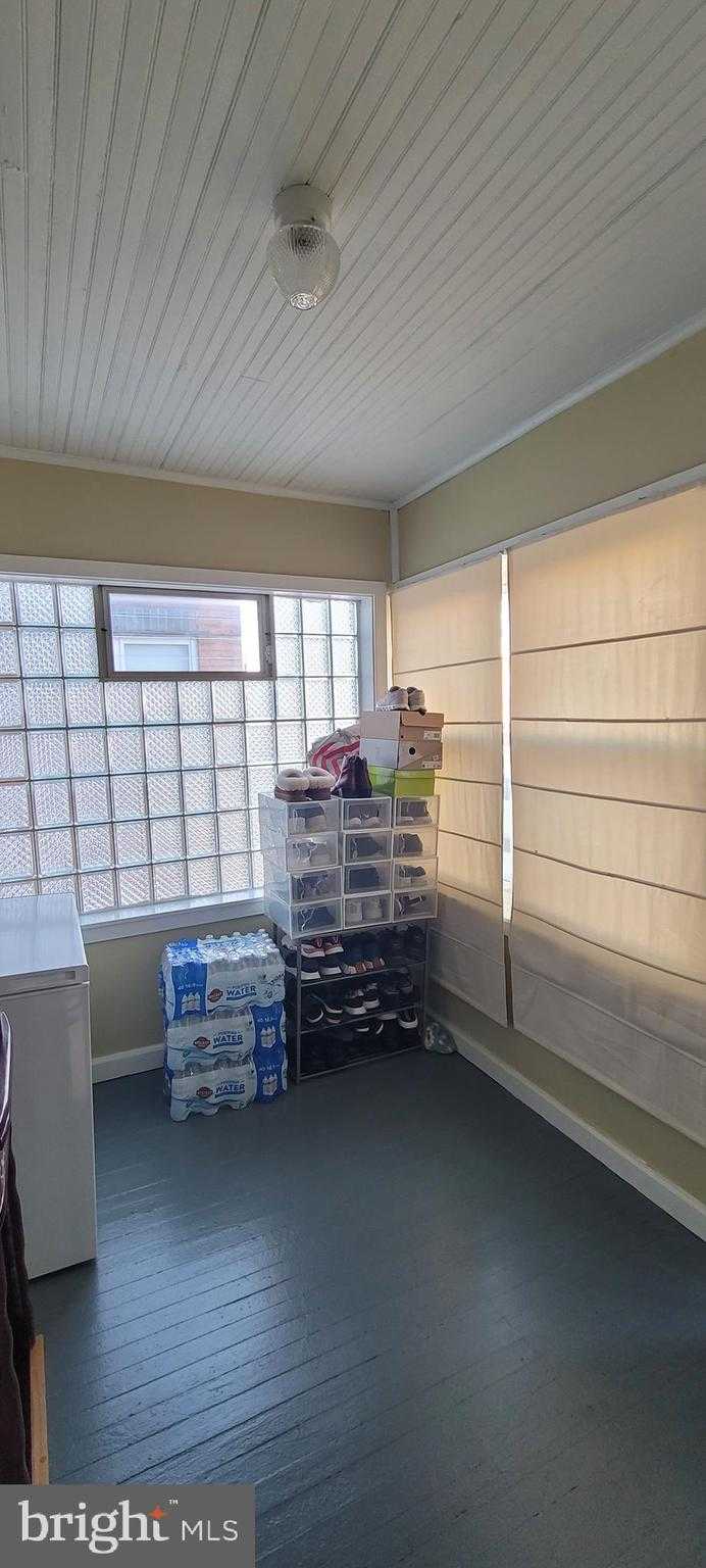 1022 W Oregon Ave photo 28