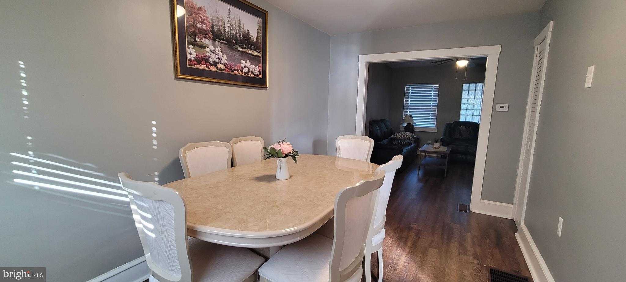 1022 W Oregon Ave photo 9