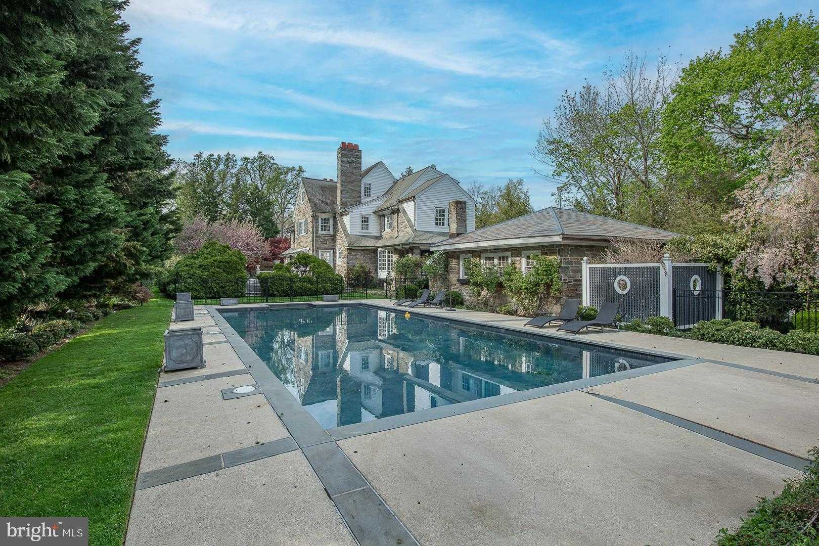 700 Hazelhurst Ave photo 4