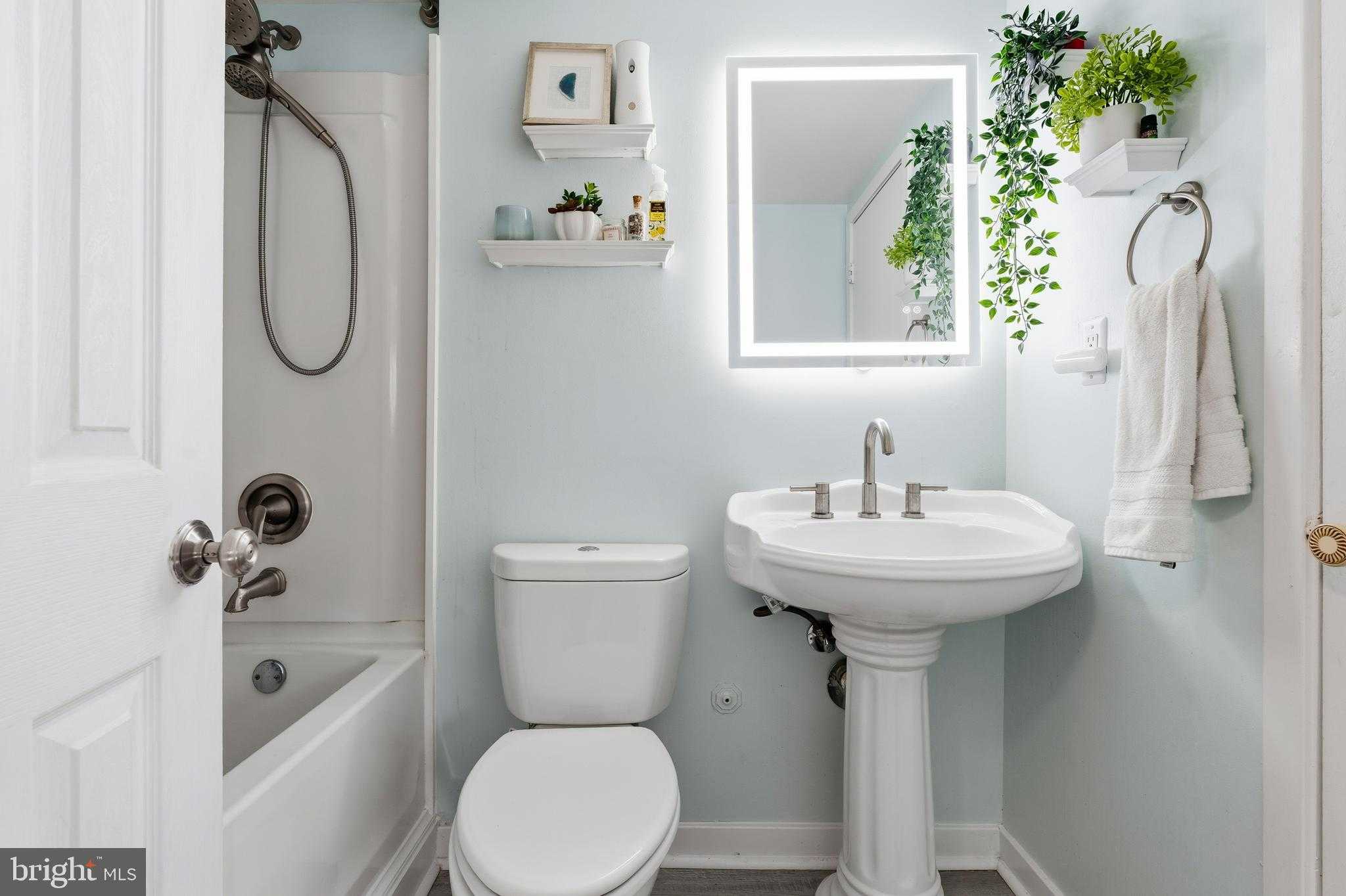 450 West CT photo 11