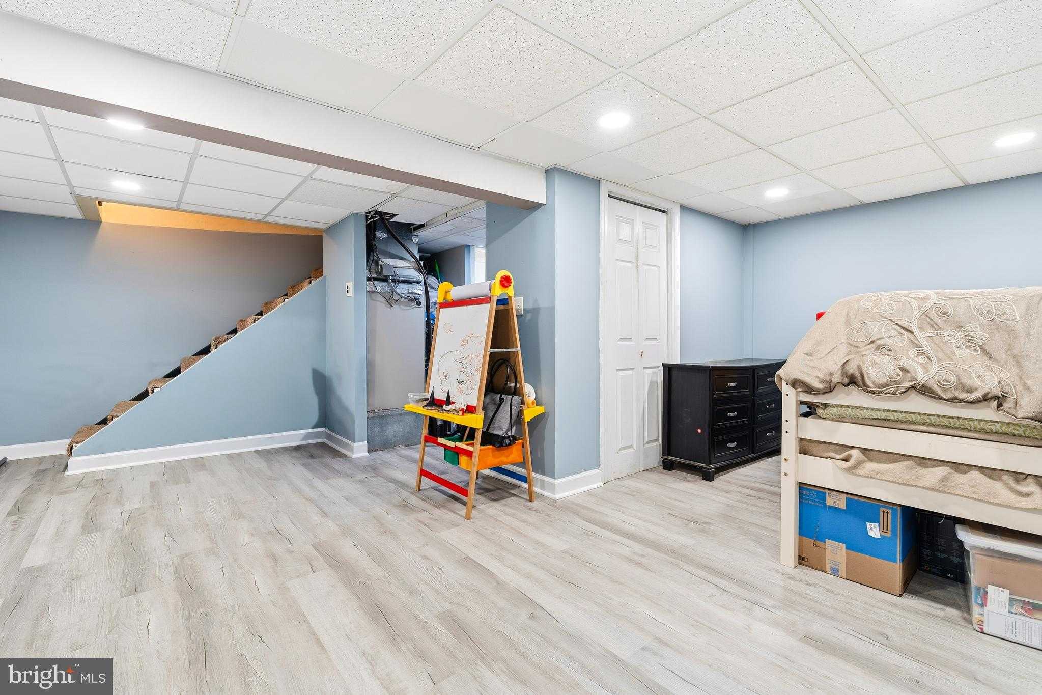 450 West CT photo 14