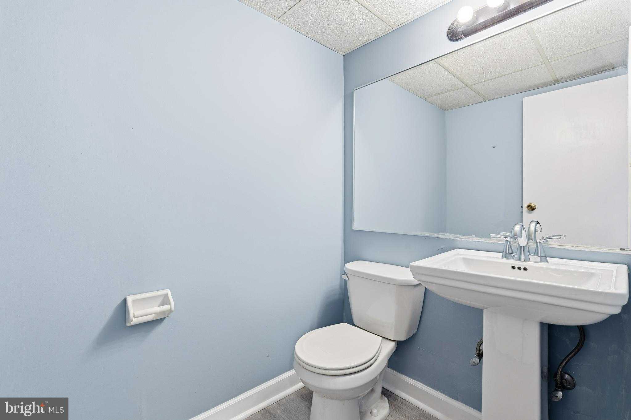 450 West CT photo 17