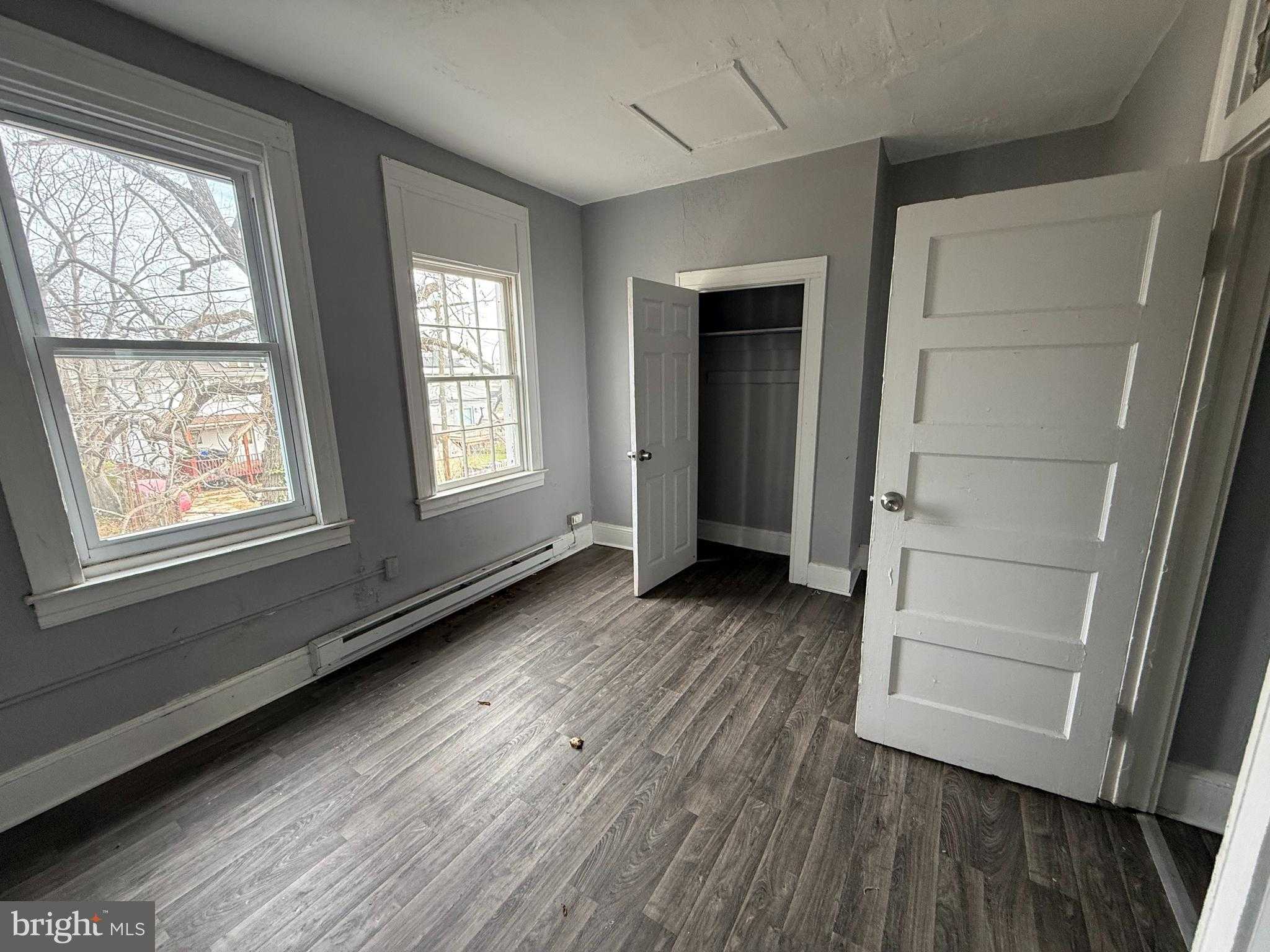 5313 Hamlin Ave photo 9