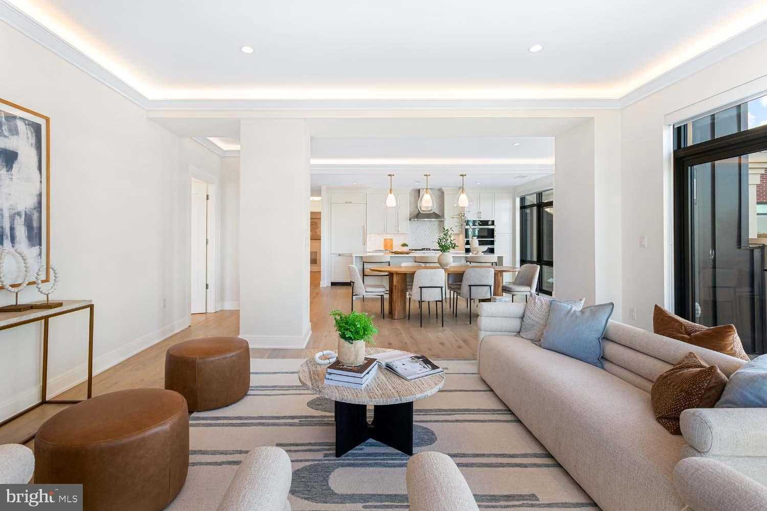 6718 Lowell Ave Unit 702 photo 4