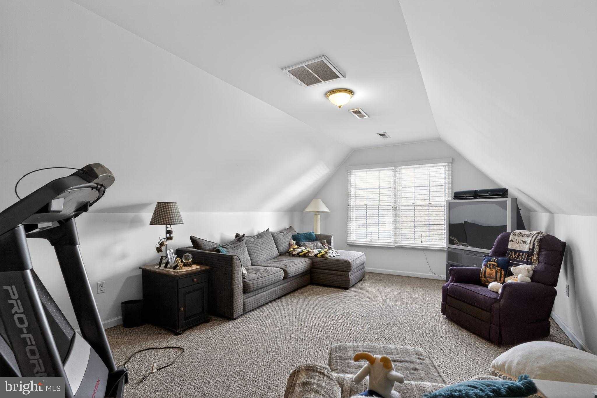 130 Charlotte Ave photo 10