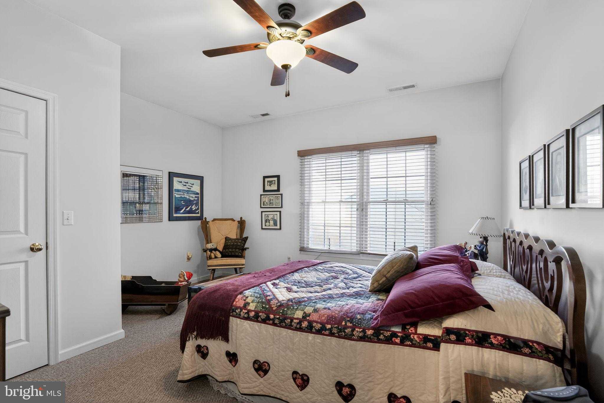 130 Charlotte Ave photo 21