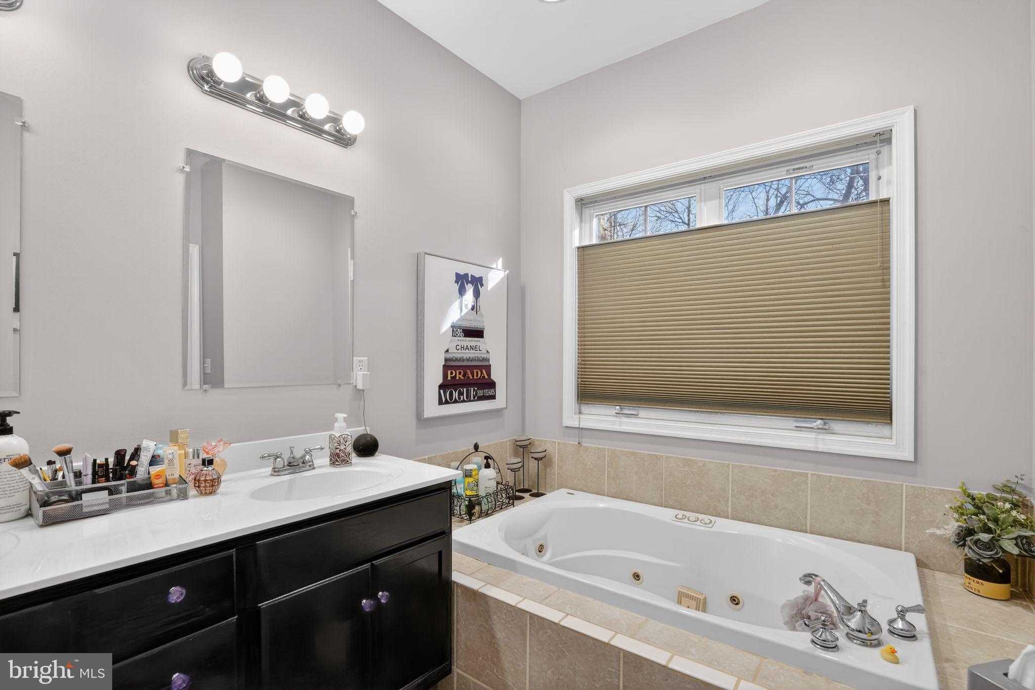 130 Charlotte Ave photo 23