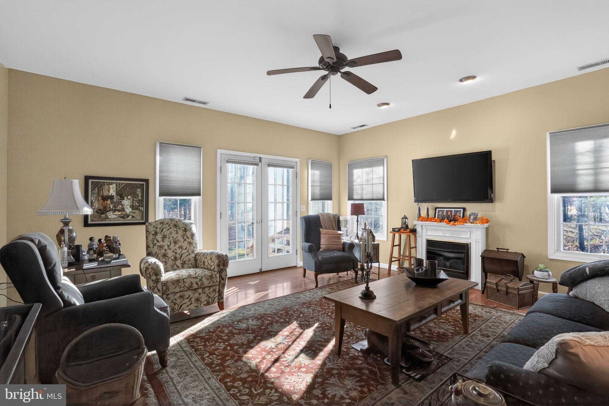 130 Charlotte Ave photo 8