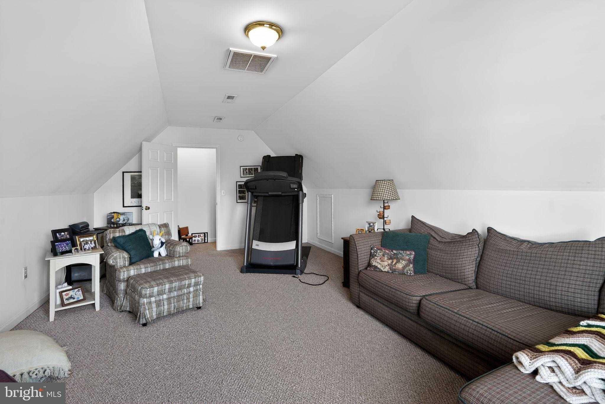 130 Charlotte Ave photo 9