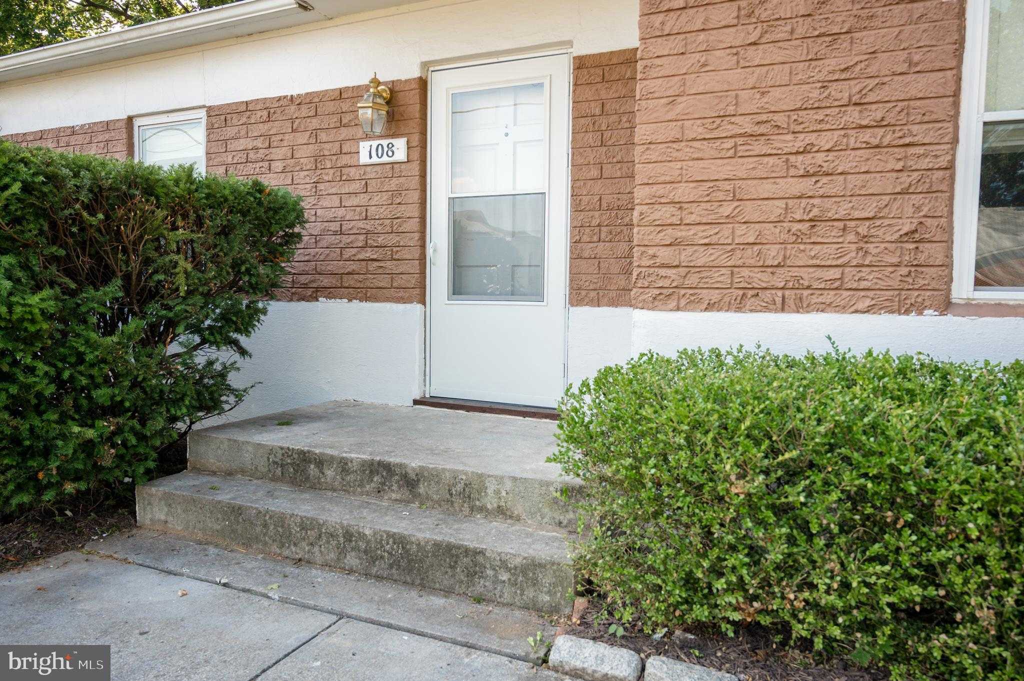 108 Martin Dr photo 5