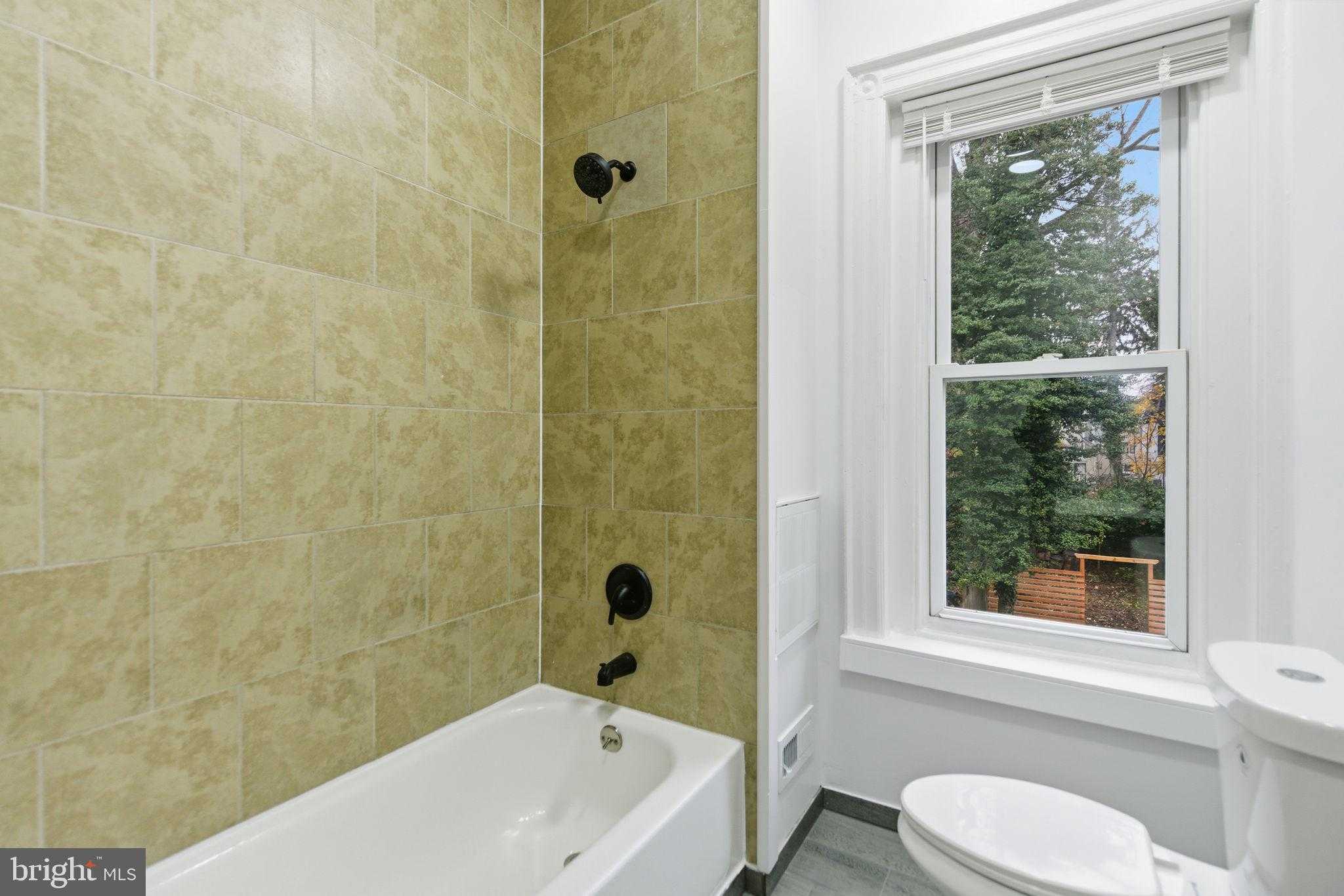 216 W Penn St photo 12