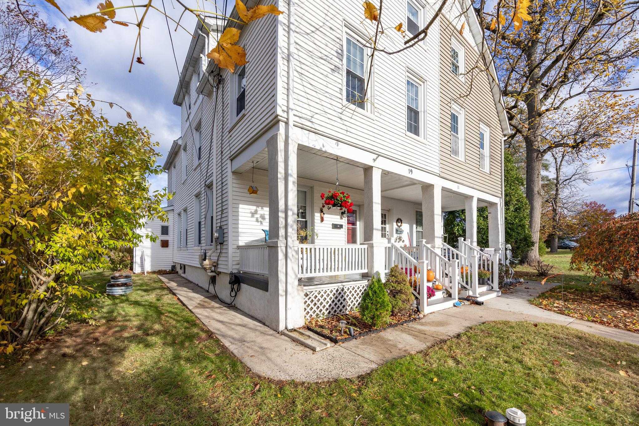 19 Glenwood Ave photo 2