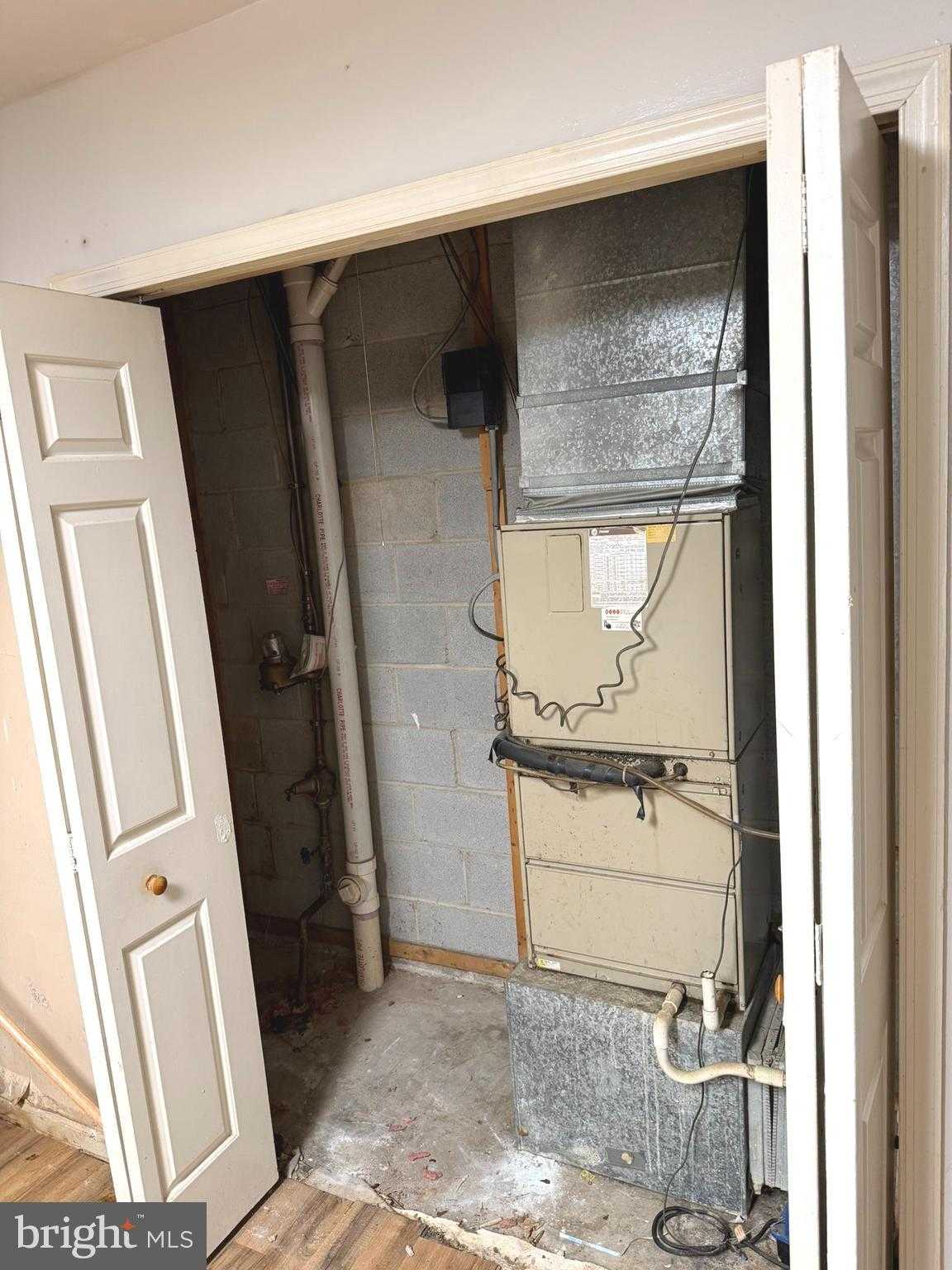 6947 Mayfair Ter photo 2