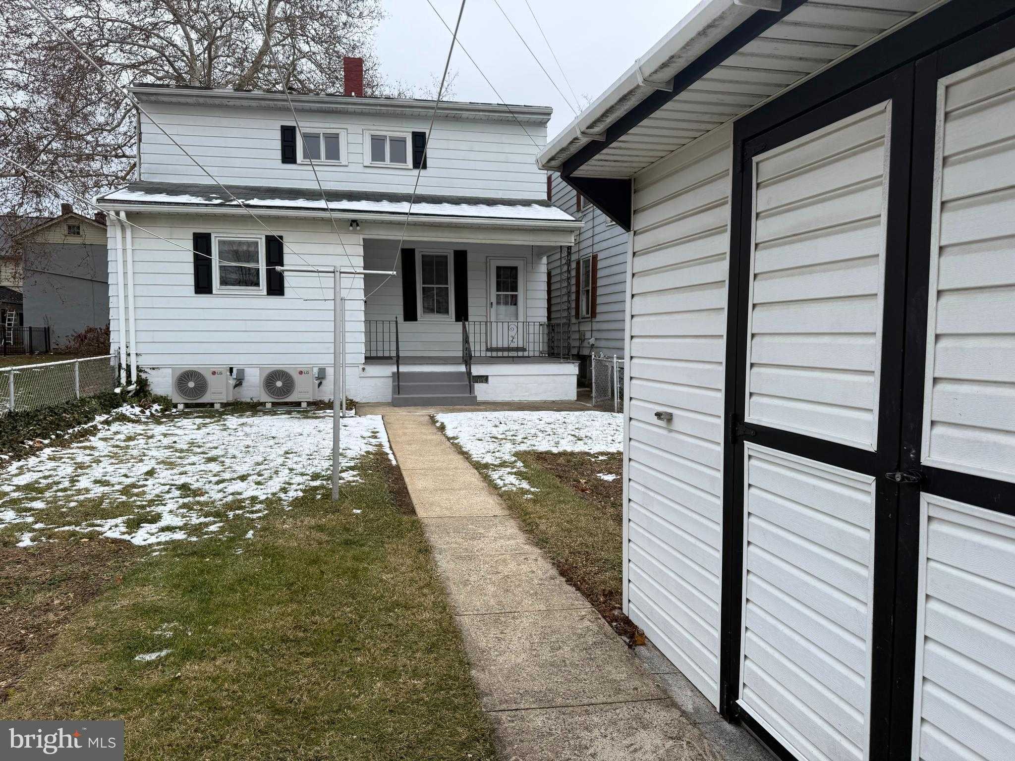 2 W King St photo 18