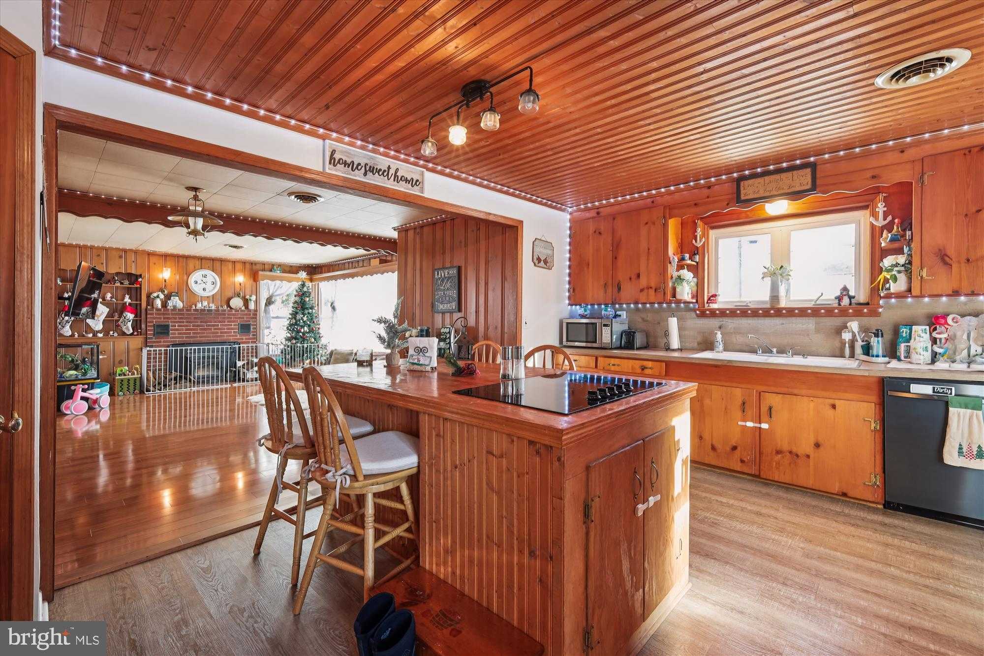 5916 N Main St photo 4