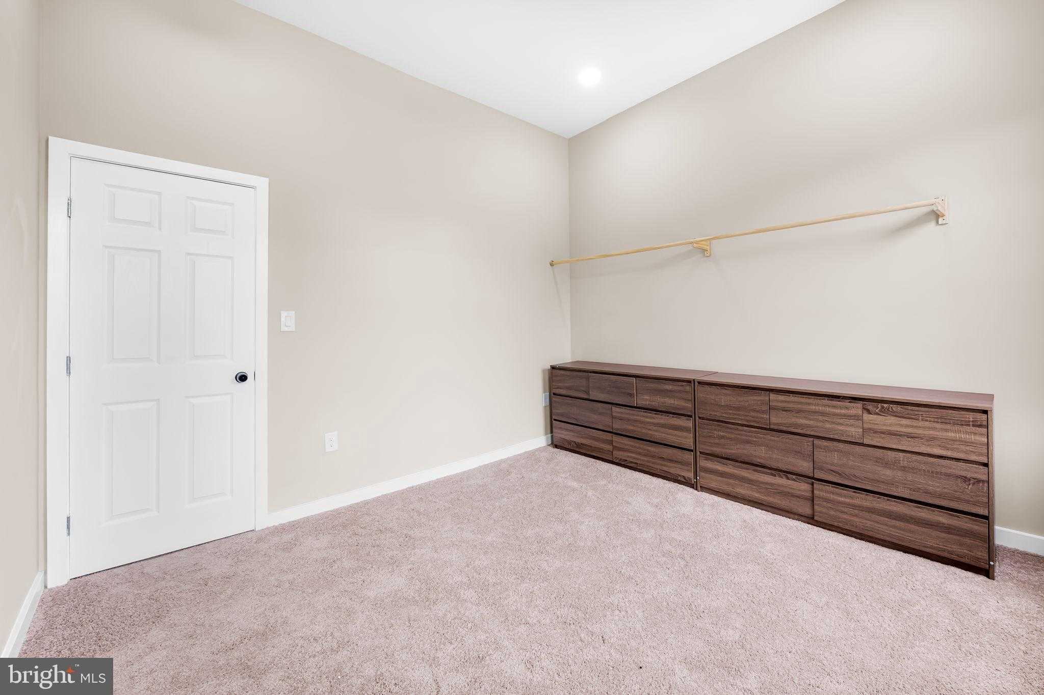 815 E 33rd St photo 27