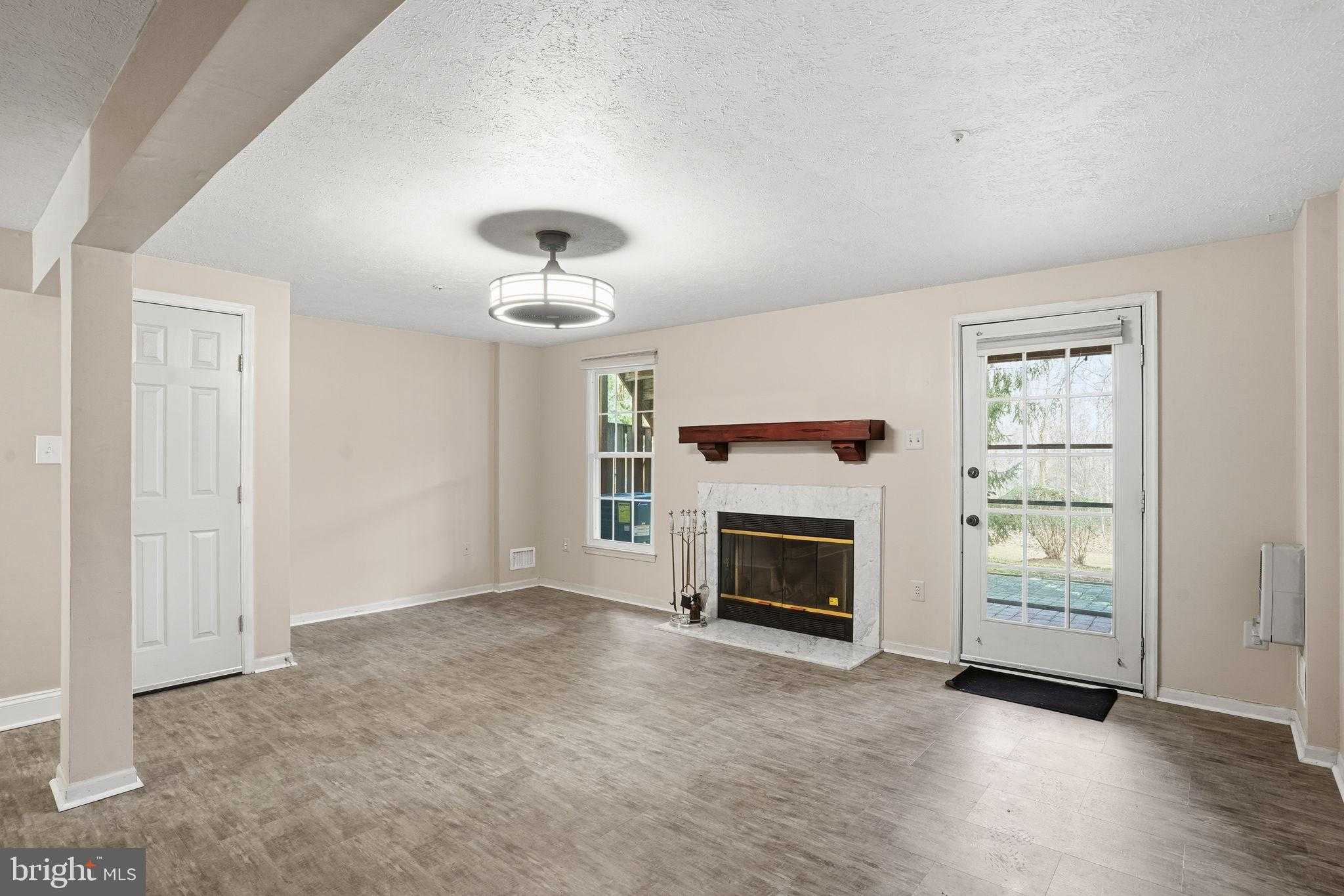 570 Quaker Ridge CT photo 8