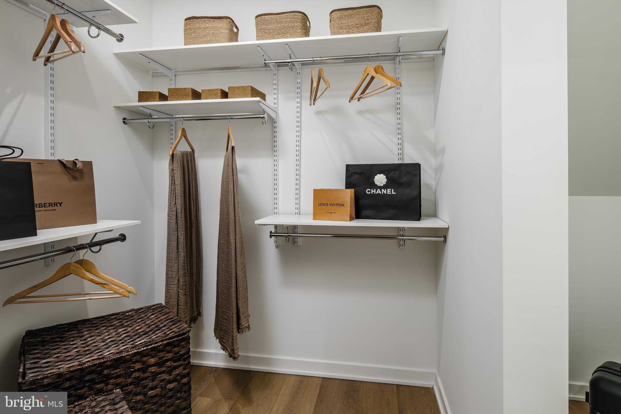 4753 Sully Point Ln photo 5